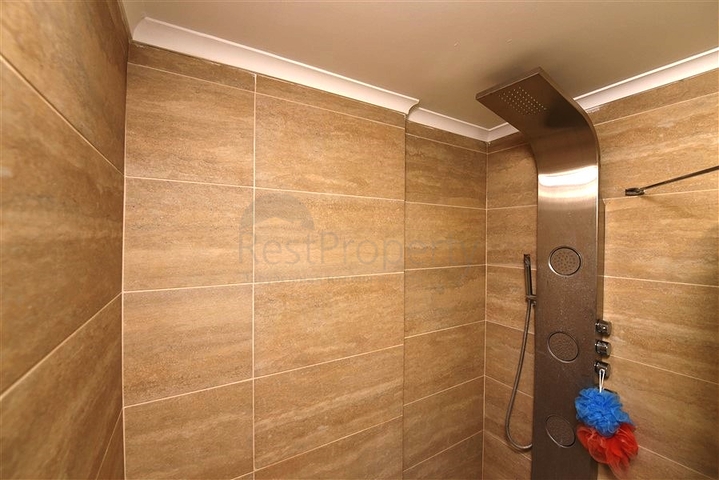 Просторная трехкомнатная квартира на первой береговой линии