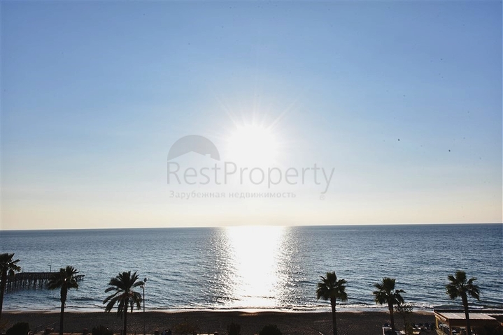 Просторная трехкомнатная квартира на первой береговой линии