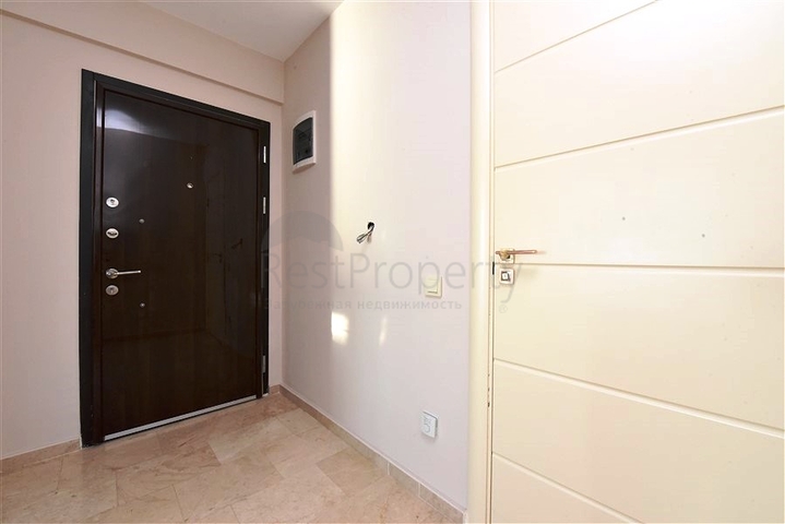 Просторная трехкомнатная квартира на первой береговой линии