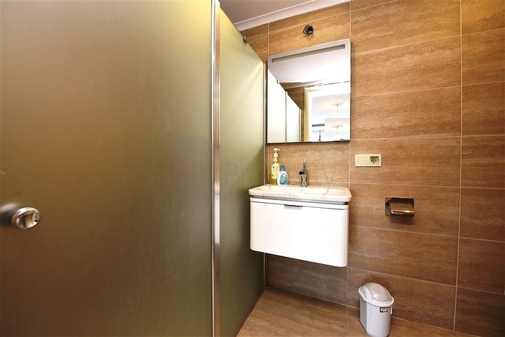 Просторная трехкомнатная квартира на первой береговой линии