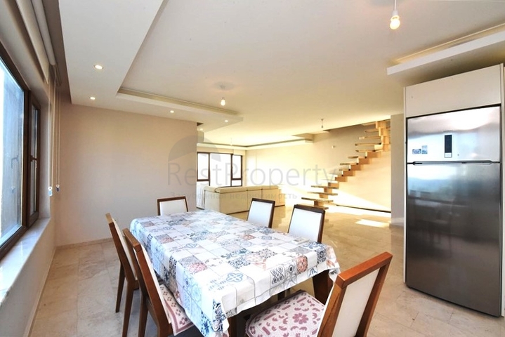 Просторная трехкомнатная квартира на первой береговой линии