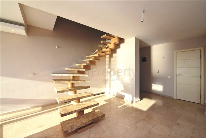 Просторная трехкомнатная квартира на первой береговой линии