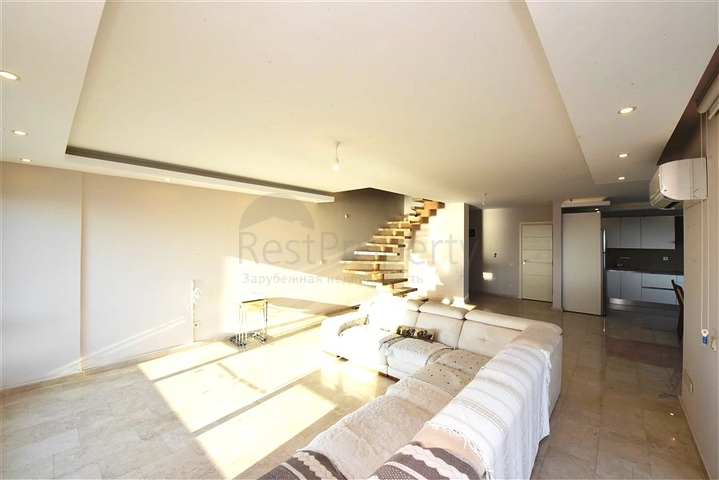 Просторная трехкомнатная квартира на первой береговой линии