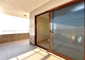 Просторная трехкомнатная квартира на первой береговой линии