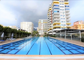 Просторная трехкомнатная квартира на первой береговой линии