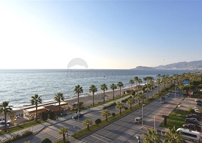 Просторная трехкомнатная квартира на первой береговой линии