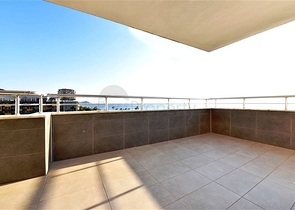 Просторная трехкомнатная квартира на первой береговой линии