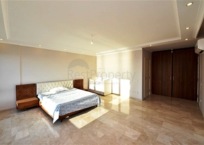 Просторная трехкомнатная квартира на первой береговой линии