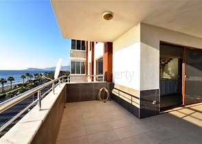 Просторная трехкомнатная квартира на первой береговой линии