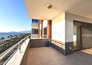 Просторная трехкомнатная квартира на первой береговой линии