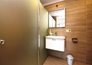 Просторная трехкомнатная квартира на первой береговой линии