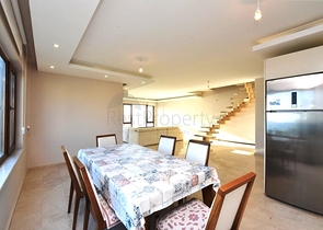 Просторная трехкомнатная квартира на первой береговой линии