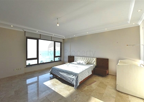 Просторная трехкомнатная квартира на первой береговой линии