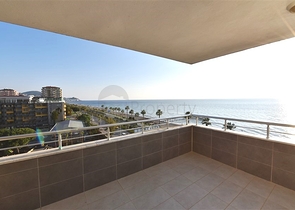 Просторная трехкомнатная квартира на первой береговой линии