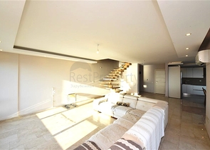 Просторная трехкомнатная квартира на первой береговой линии