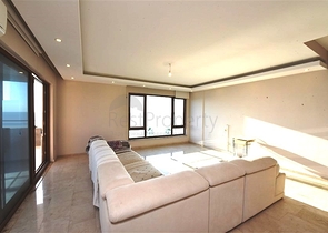 Просторная трехкомнатная квартира на первой береговой линии