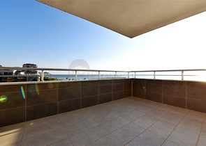 Просторная трехкомнатная квартира на первой береговой линии