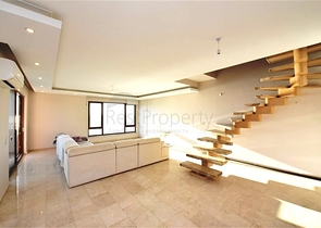 Просторная трехкомнатная квартира на первой береговой линии