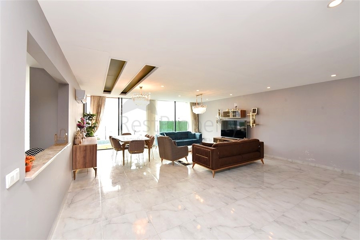 Вилла планировки 5+1 в центральном районе Алании