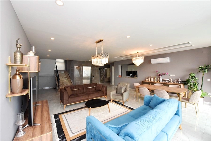 Вилла планировки 5+1 в центральном районе Алании