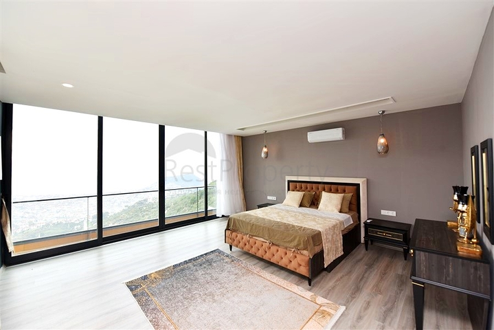 Вилла планировки 5+1 в центральном районе Алании