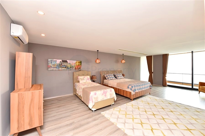 Вилла планировки 5+1 в центральном районе Алании