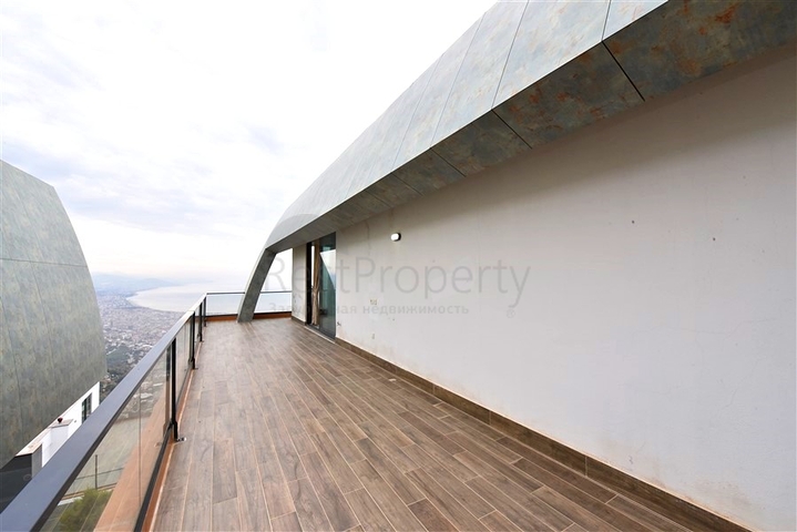 Вилла планировки 5+1 в центральном районе Алании