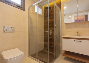 Меблированная квартира 2+1 на первой береговой линии в Махмутларе