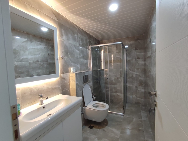 Трехкомнатный пентхаус в жилом комплексе с инфраструктурой