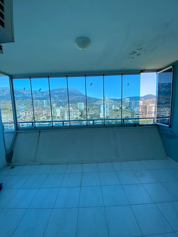 Трехкомнатный пентхаус в жилом комплексе с инфраструктурой