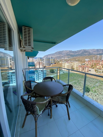 Трехкомнатный пентхаус в жилом комплексе с инфраструктурой