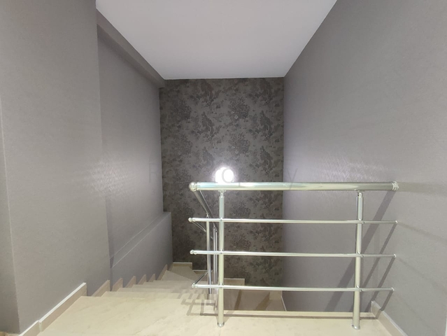 Трехкомнатный пентхаус в жилом комплексе с инфраструктурой