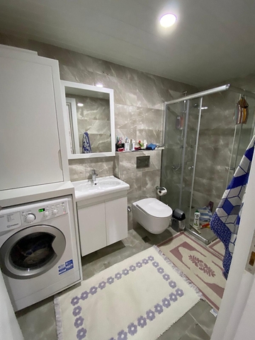 Трехкомнатный пентхаус в жилом комплексе с инфраструктурой