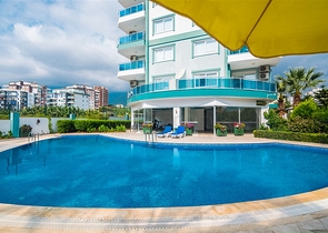 Трехкомнатный пентхаус в жилом комплексе с инфраструктурой