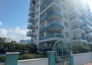 Трехкомнатный пентхаус в жилом комплексе с инфраструктурой