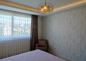 Трехкомнатный пентхаус в жилом комплексе с инфраструктурой