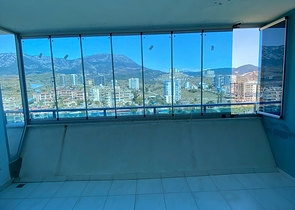 Трехкомнатный пентхаус в жилом комплексе с инфраструктурой