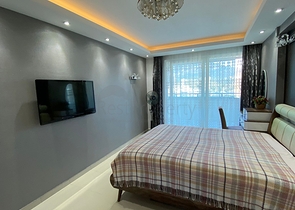 Трехкомнатный пентхаус в жилом комплексе с инфраструктурой