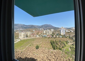 Трехкомнатный пентхаус в жилом комплексе с инфраструктурой