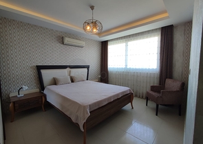 Трехкомнатный пентхаус в жилом комплексе с инфраструктурой