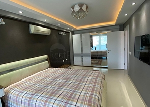 Трехкомнатный пентхаус в жилом комплексе с инфраструктурой