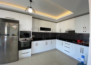 Трехкомнатный пентхаус в жилом комплексе с инфраструктурой