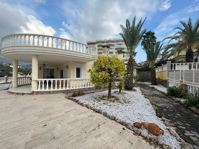 Вилла 3+1 в районе Махмутлар 