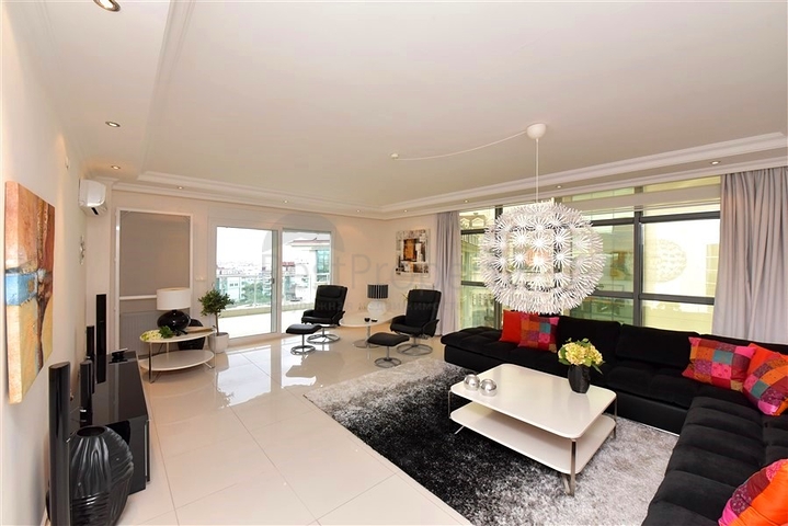 Квартира 7+1 с отдельной кухней в районе Джикджили