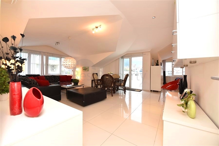 Квартира 7+1 с отдельной кухней в районе Джикджили