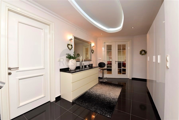 Квартира 7+1 с отдельной кухней в районе Джикджили