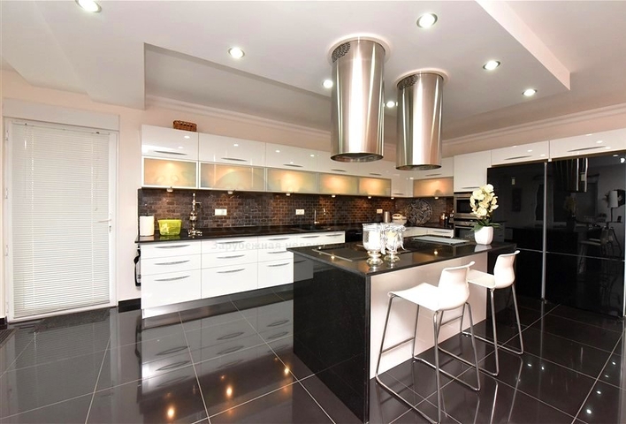 Квартира 7+1 с отдельной кухней в районе Джикджили