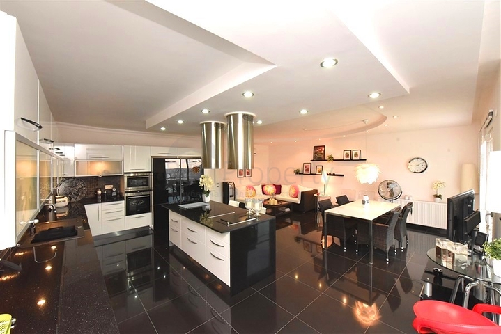 Квартира 7+1 с отдельной кухней в районе Джикджили