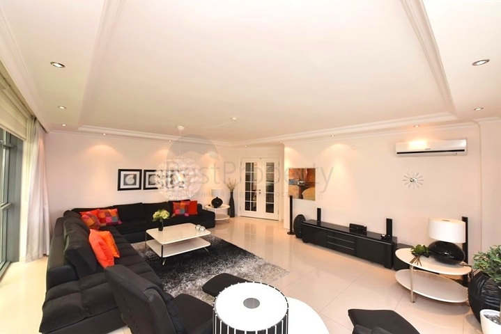 Квартира 7+1 с отдельной кухней в районе Джикджили