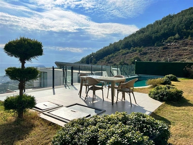 Вилла планировки 5+1 с шикарным видом на Аланию